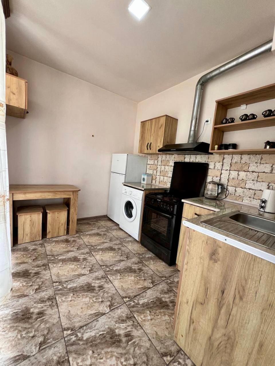 Guest House In אלוורדי מראה חיצוני תמונה
